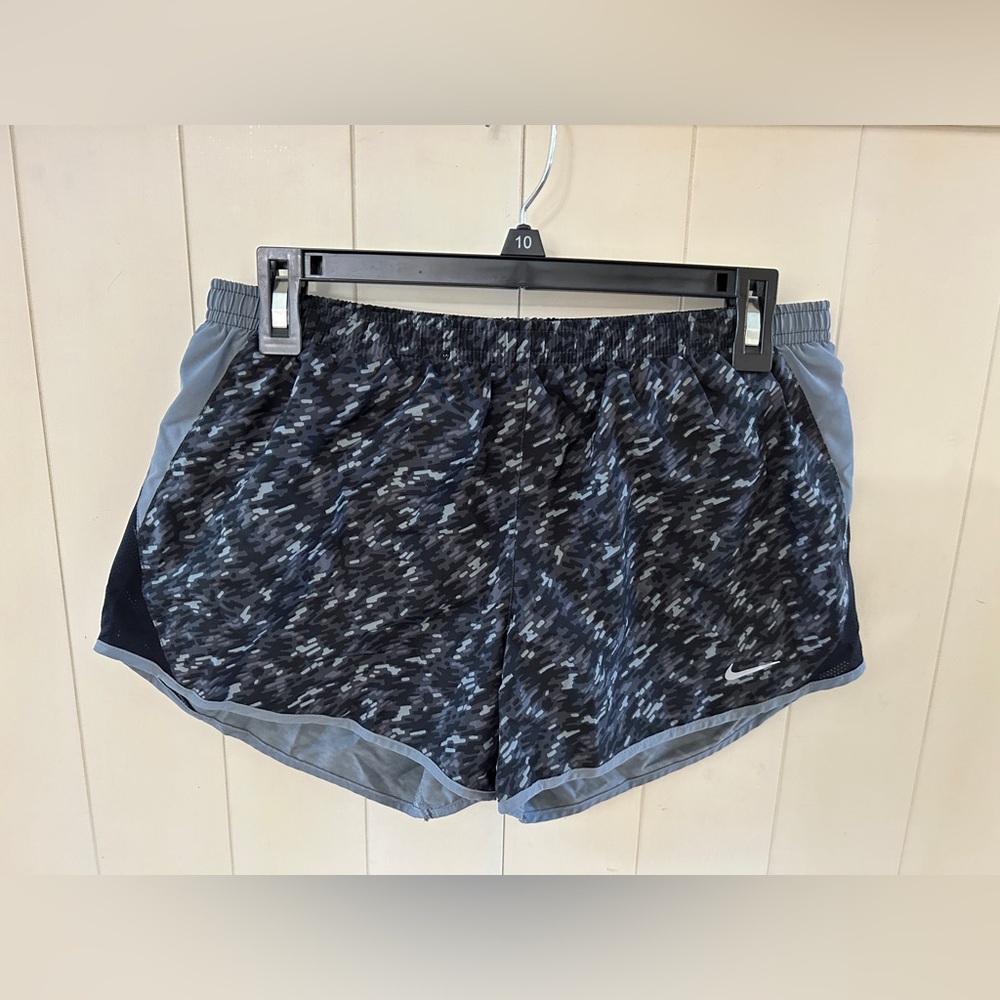 Women's NIKE DriFit Running Shorts Athliesure Activewear - BLACK GREY - SIZE MED